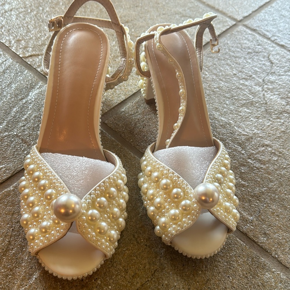 New pearl Wedding block hills 2 inches. Bought in Europe this European size 39